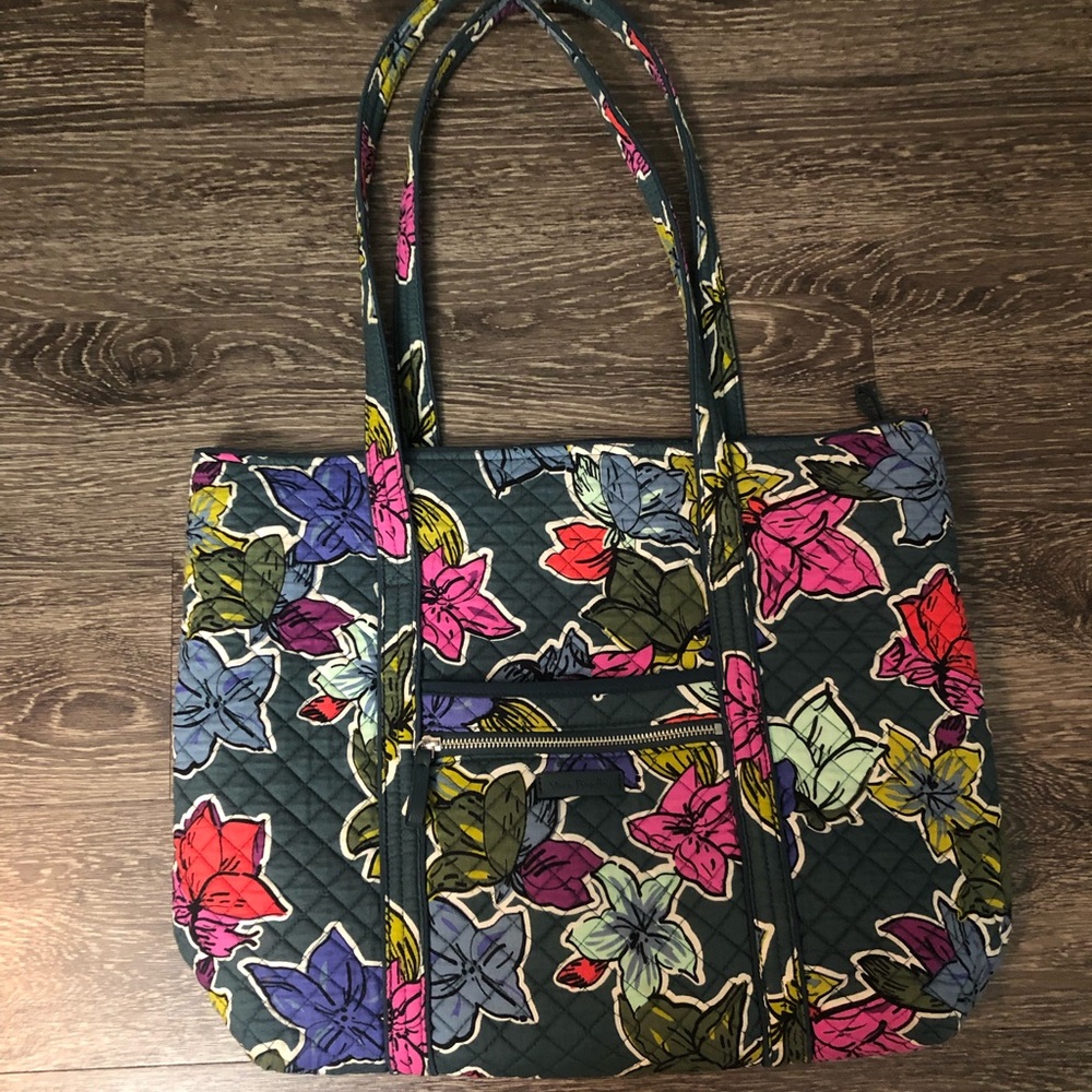 Vera Bradley- Vera tote